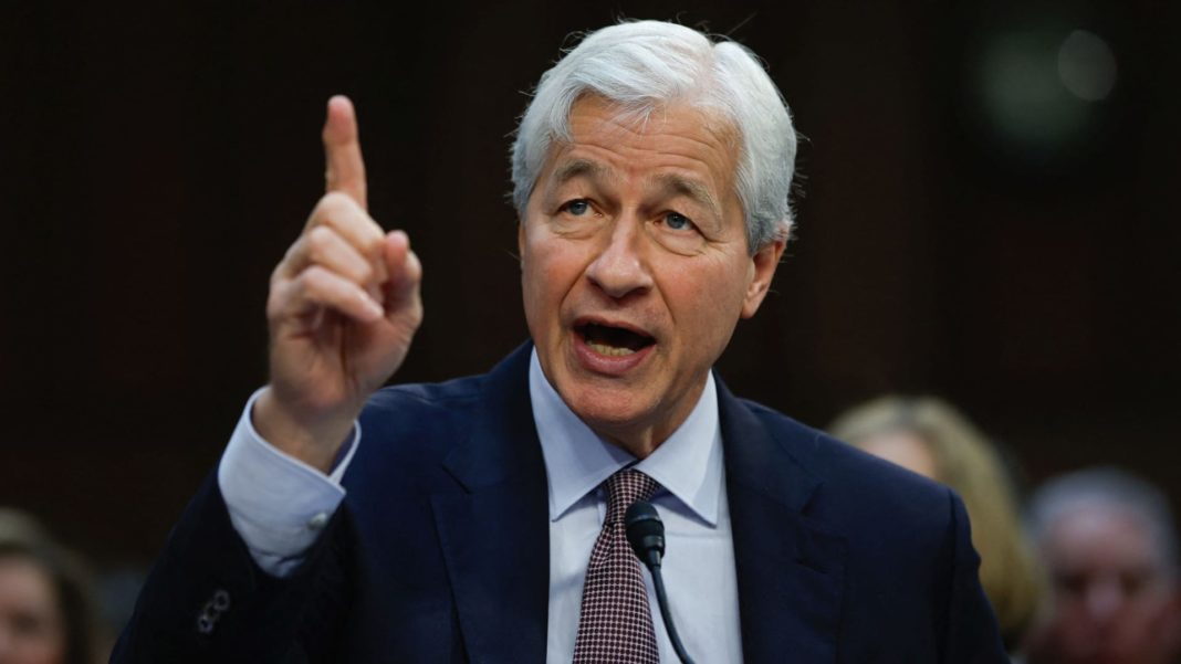 Jamie Dimon urges the U.S. to deal with its deficit sooner rather than later