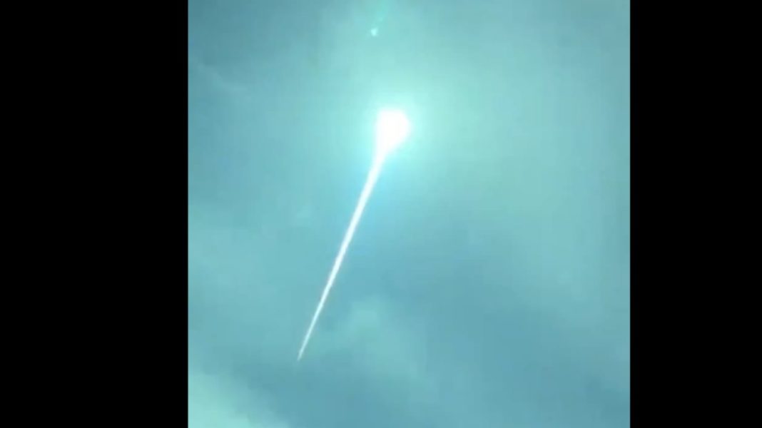 Suspected Meteor Turns Sky Over Portugal an Astonishing Neon Blue 