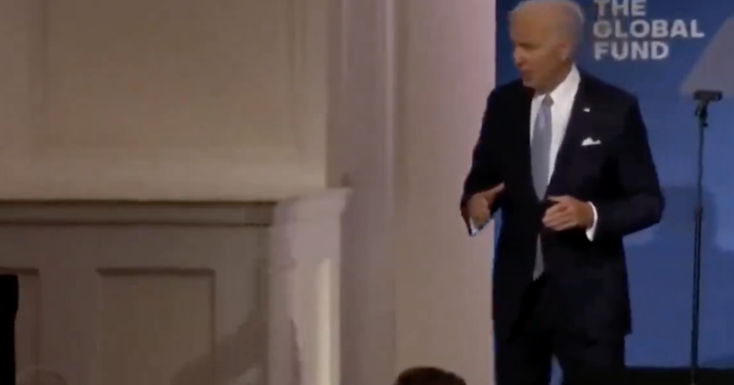 Joe Biden Suffers Most Confused Moment Yet Trying To Get Offstage… * 100PercentFedUp.com * by Noah