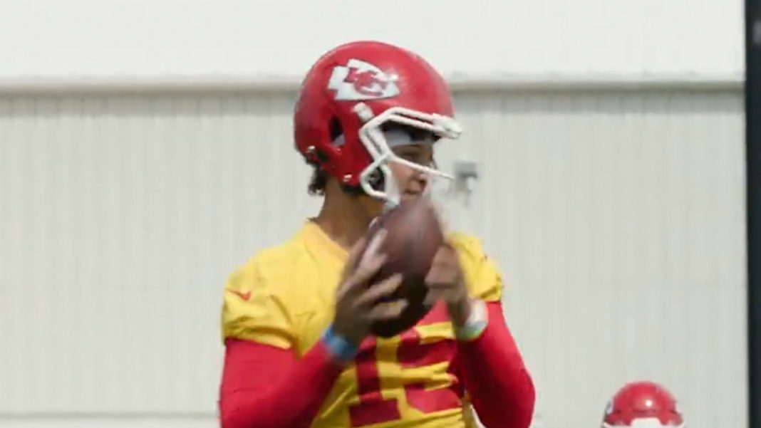 NFL fans in hysterics after Patrick Mahomes shows off baseball pitching form