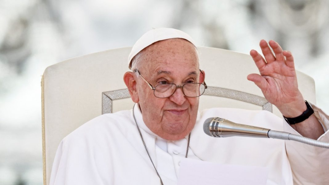 Pope Francis warns against legalising drugs, denounces drug traffickers