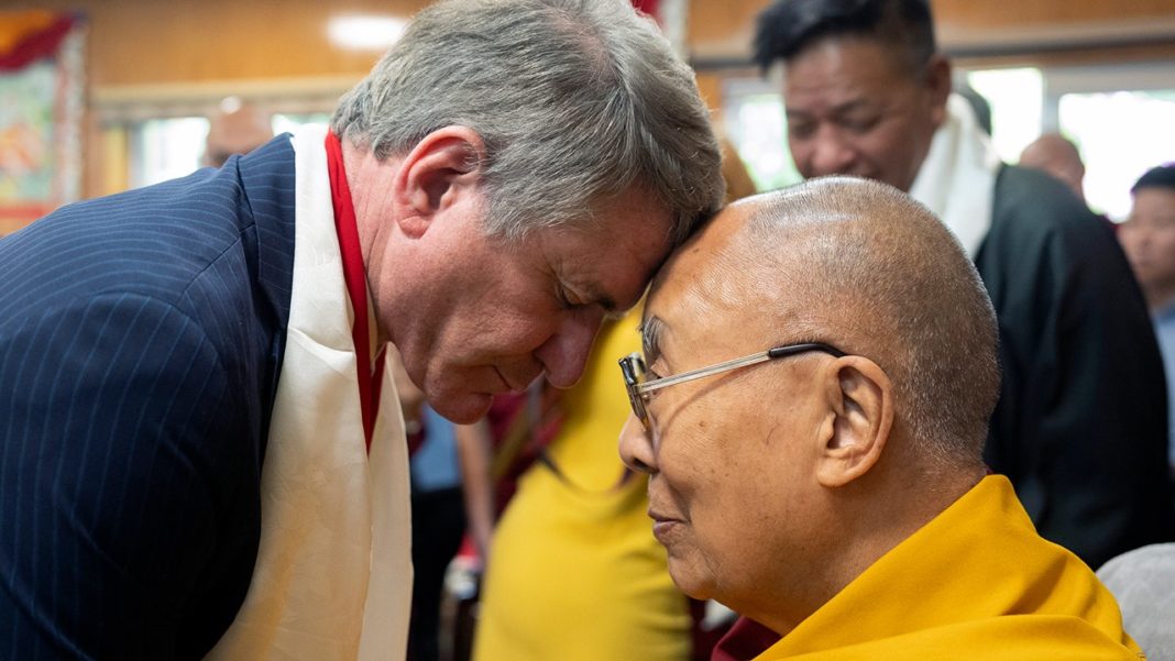 U.S. lawmakers meet with Dalai Lama in India, sparking anger from China