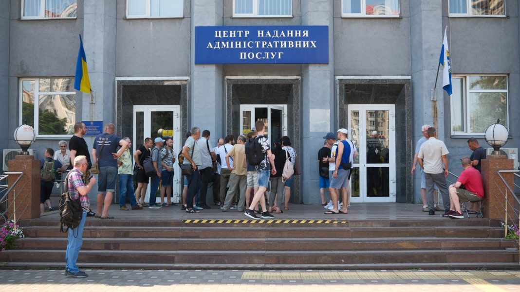 Grenade thrown at Ukrainian military draft office