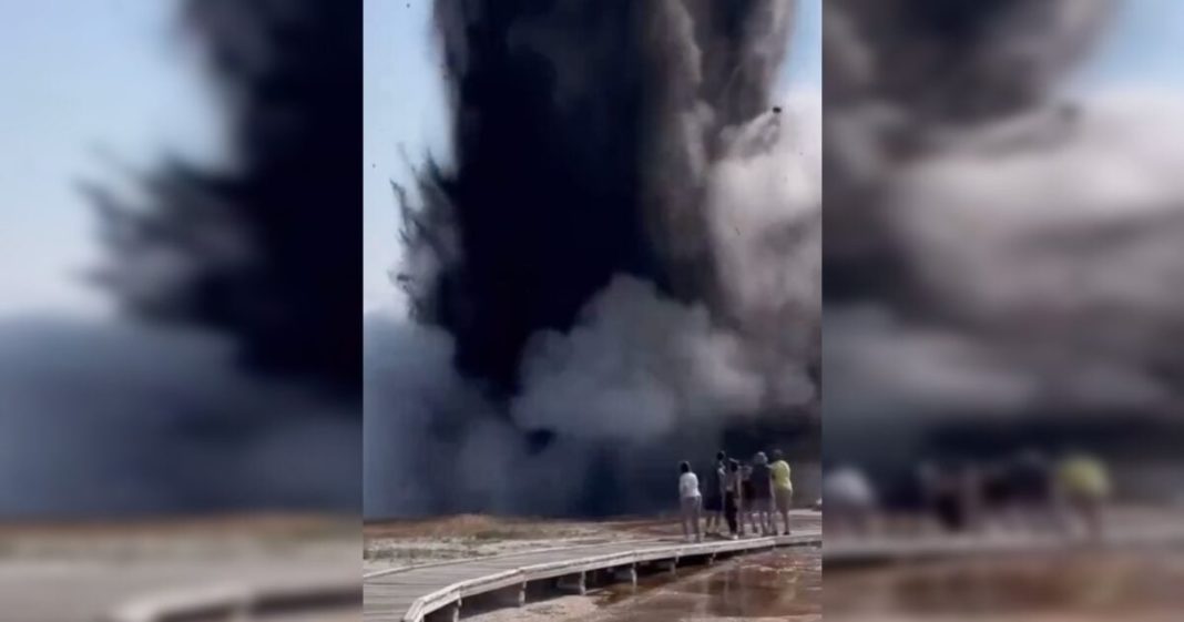 Hydrothermal Explosion at Yellowstone Causes Tourists to Panic, Park Officials Close Biscuit Basin (VIDEO) | The Gateway Pundit | by Anthony Scott