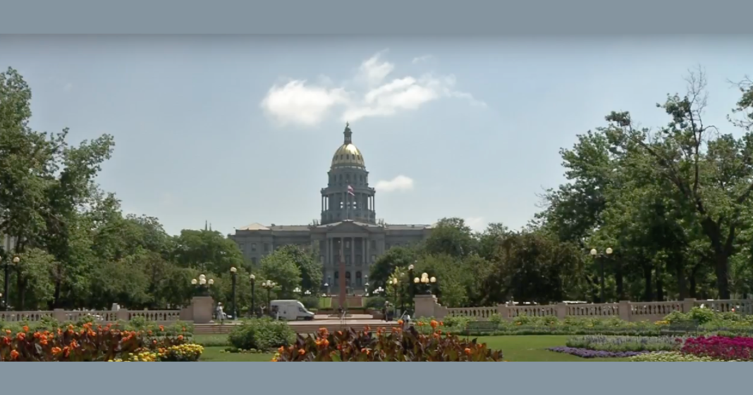 Officials Force Man to Leave State Capitol Because They Were Offended by His Shirt | The Gateway Pundit | by Guest Contributor