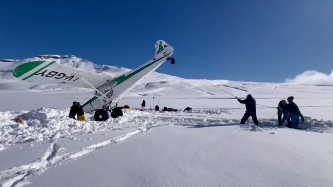 WATCH: Helicopter rescues plane from snowy mountain after emergency landing