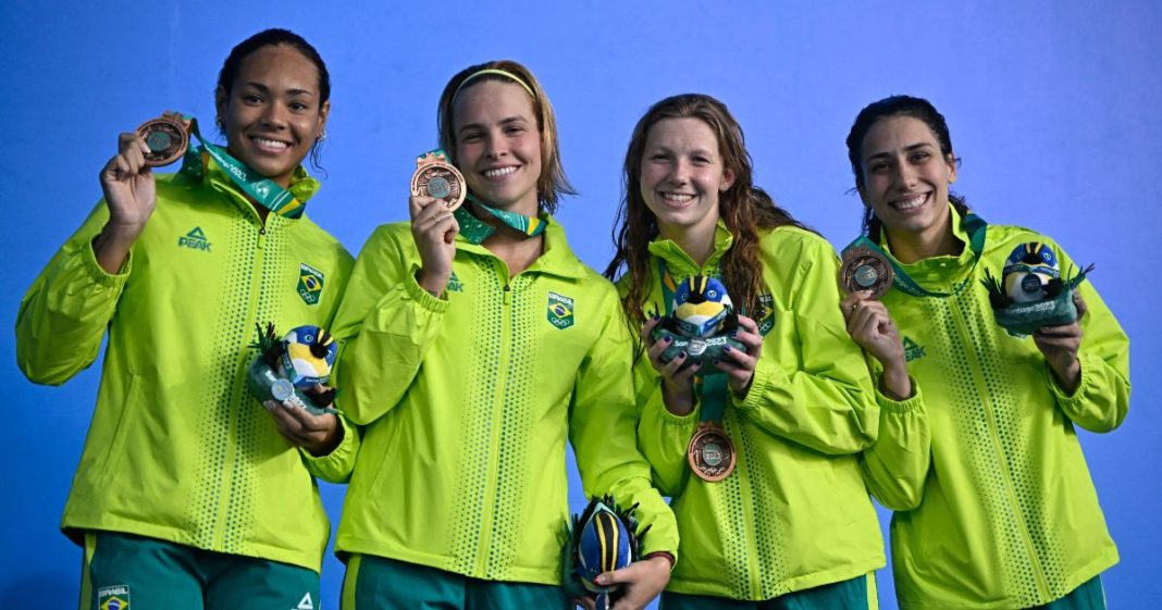 Brazil women's swimming team (L to R) Celine Souza Bispo, Giovanna Tomanik Diamante, Stephanie Balduccini and Ana Carolina Vieira, celebrate after winning the bronze medal during the women's 4X100m freestyle relay final swimming event of the Pan American Games Santiago 2023, at the Aquatics Centre in the National Stadium Sports Park in Santiago, on October 21, 2023.