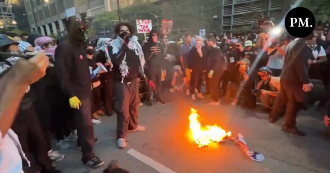 Chicago Police Manhandle Antifa as Far-Left Protesters Burn American Flag on Second Night of DNC Convention (VIDEO) | The Gateway Pundit | by Cristina Laila