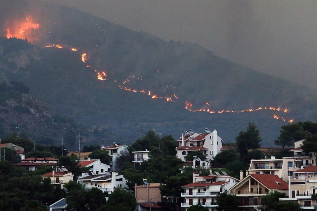 Greece fires: One dead, thousands evacuated as flames spread through Athens suburbs