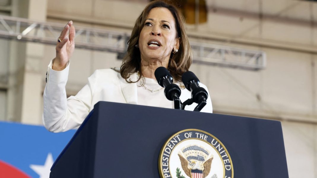 Harris Stops Rally Mid-Speech to Confront Hecklers 