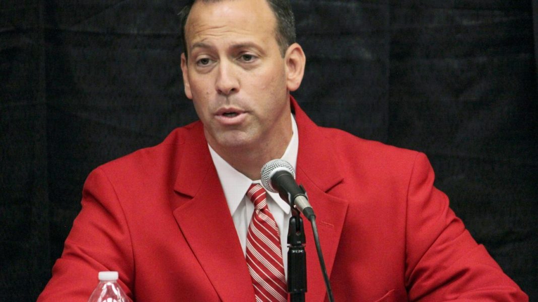 Houston hires New Mexico's Nunez as Cougars' AD