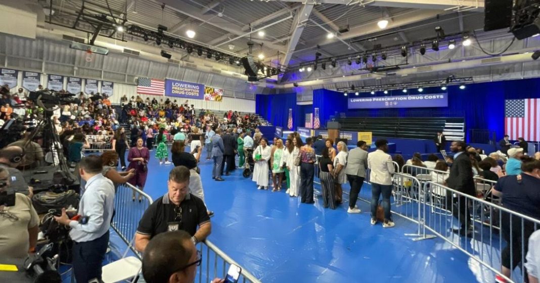 Look at That Crowd! Kamala and Joe Hold a Rally in Corner of Gym at Prince George's County Community College (VIDEO) | The Gateway Pundit | by Cristina Laila