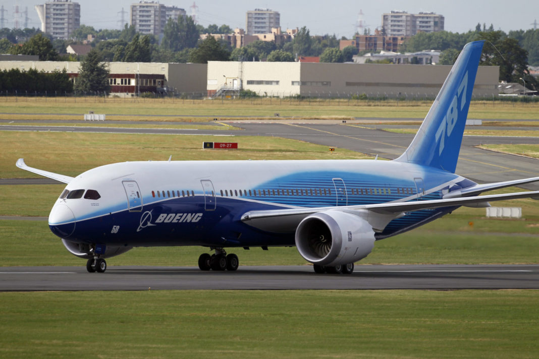 The Boeing 787 Dreamliner taxis after its landing at Le Bourget airport, east of Paris, upon its presentation for the first time at the 49th Paris Air Show at the airport, June 21, 2011.