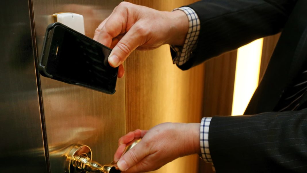 Apple and Google wallets want to help make the hotel room key card obsolete 