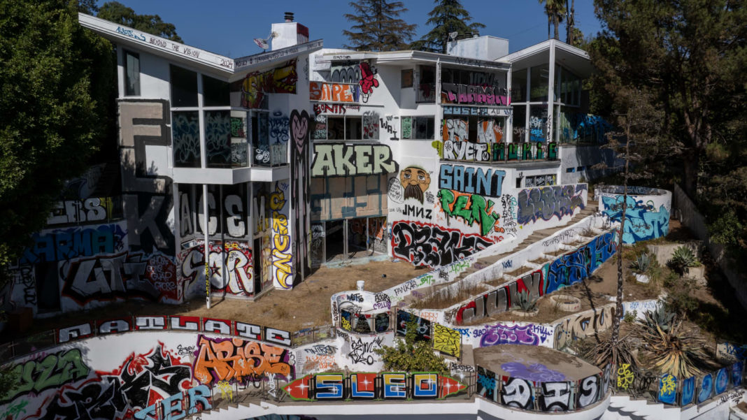 Billionaire’s Son Issues Apology for ‘Graffiti Mansion’