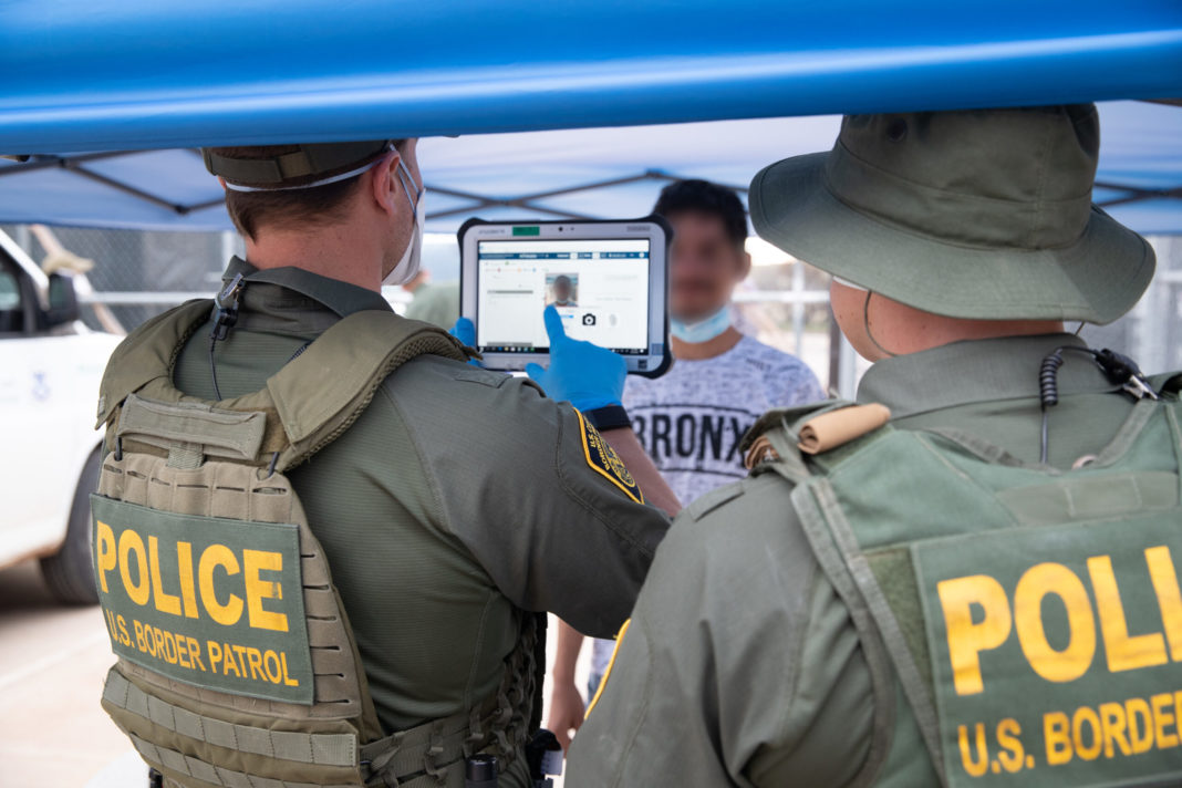 Sheriffs in Arizona Counties Refuse to Enforce State Law Making it a Crime for Migrants to Illegally Cross into the U.S. if Passed | The Gateway Pundit | by Jim Hᴏft