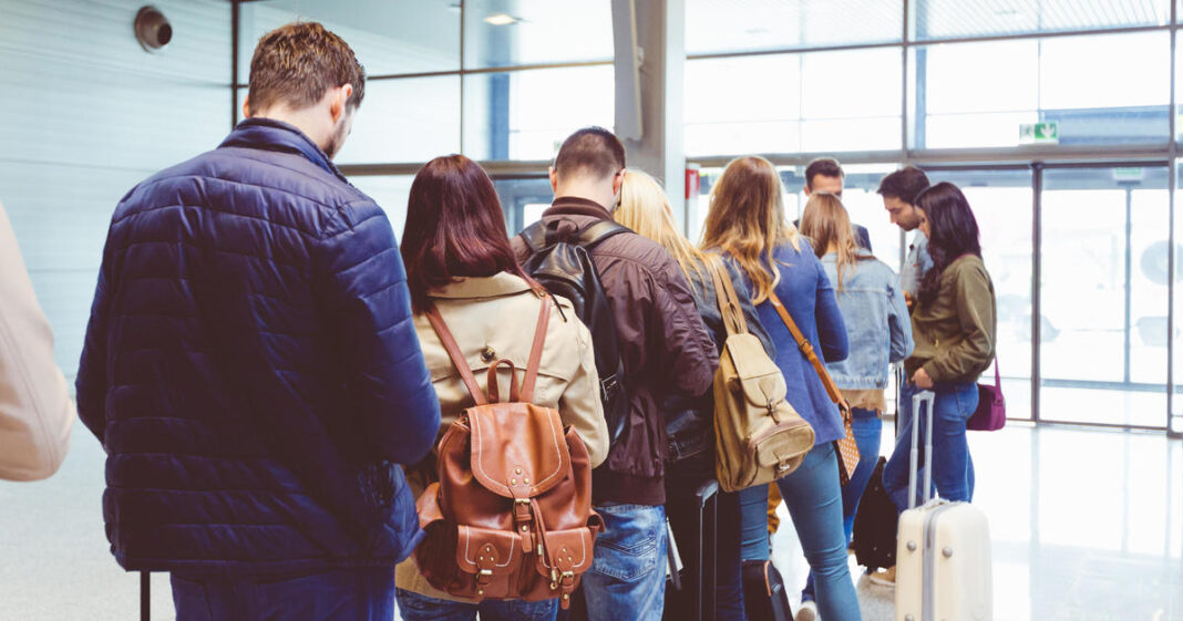 American Airlines to boarding group cheats: Wait your turn