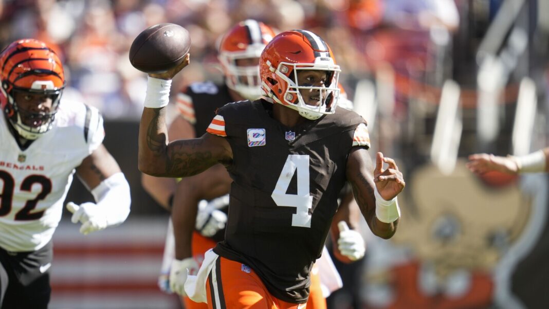 Browns QB Deshaun Watson carted off field with right Achilles tendon injury against Bengals