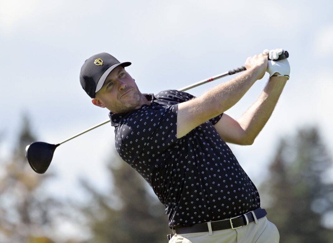 Deadspin | Taylor Pendrith (61) in control at Shriners Children's Open